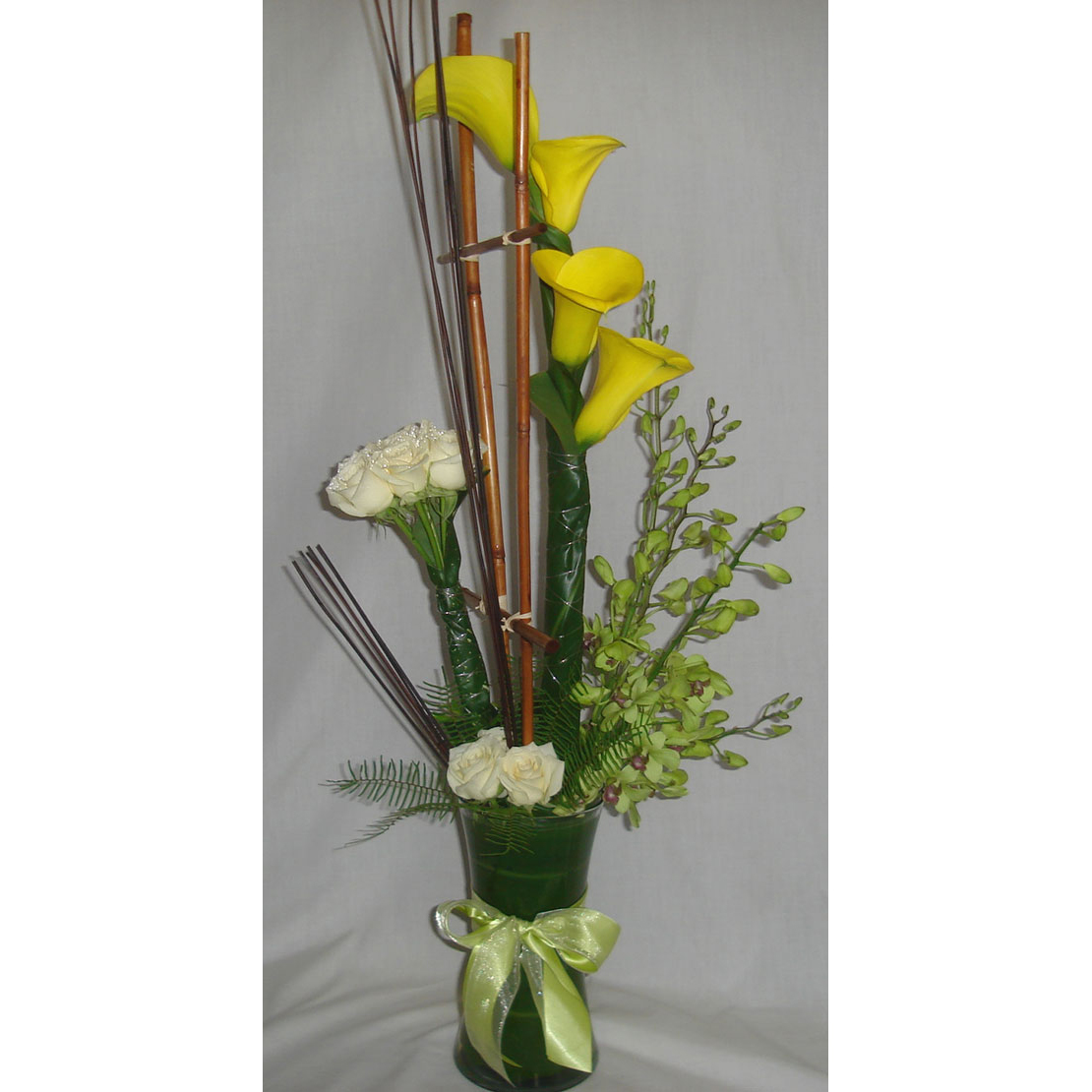 San Diego Wholesale Flowers and Supplies - Gathering Vase w/ Roses ...